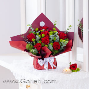 دسته گل رز قرمز