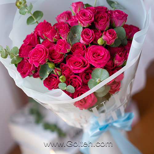 دسته گل رز سرخابی