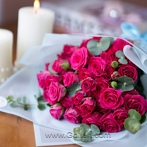 دسته گل رز سرخابی