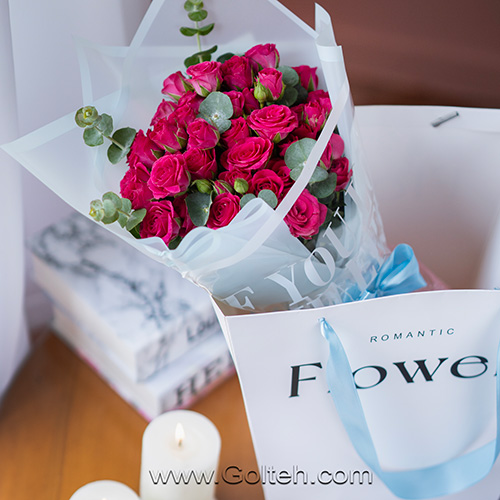 دسته گل رز سرخابی