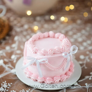 باکس گل و کیک صورتی