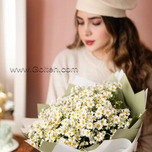 دسته گل بابونه و کیک